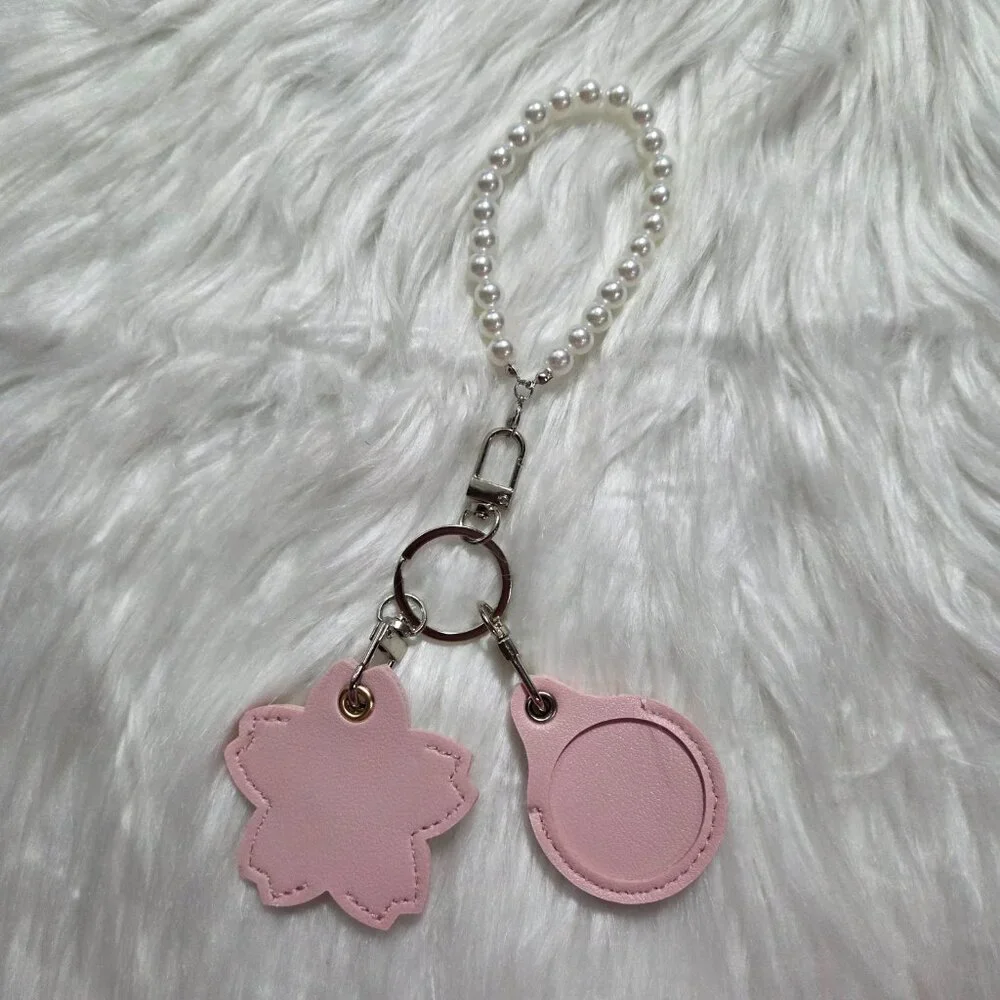 Hello Kitty Keychain - Picture 2 of 5